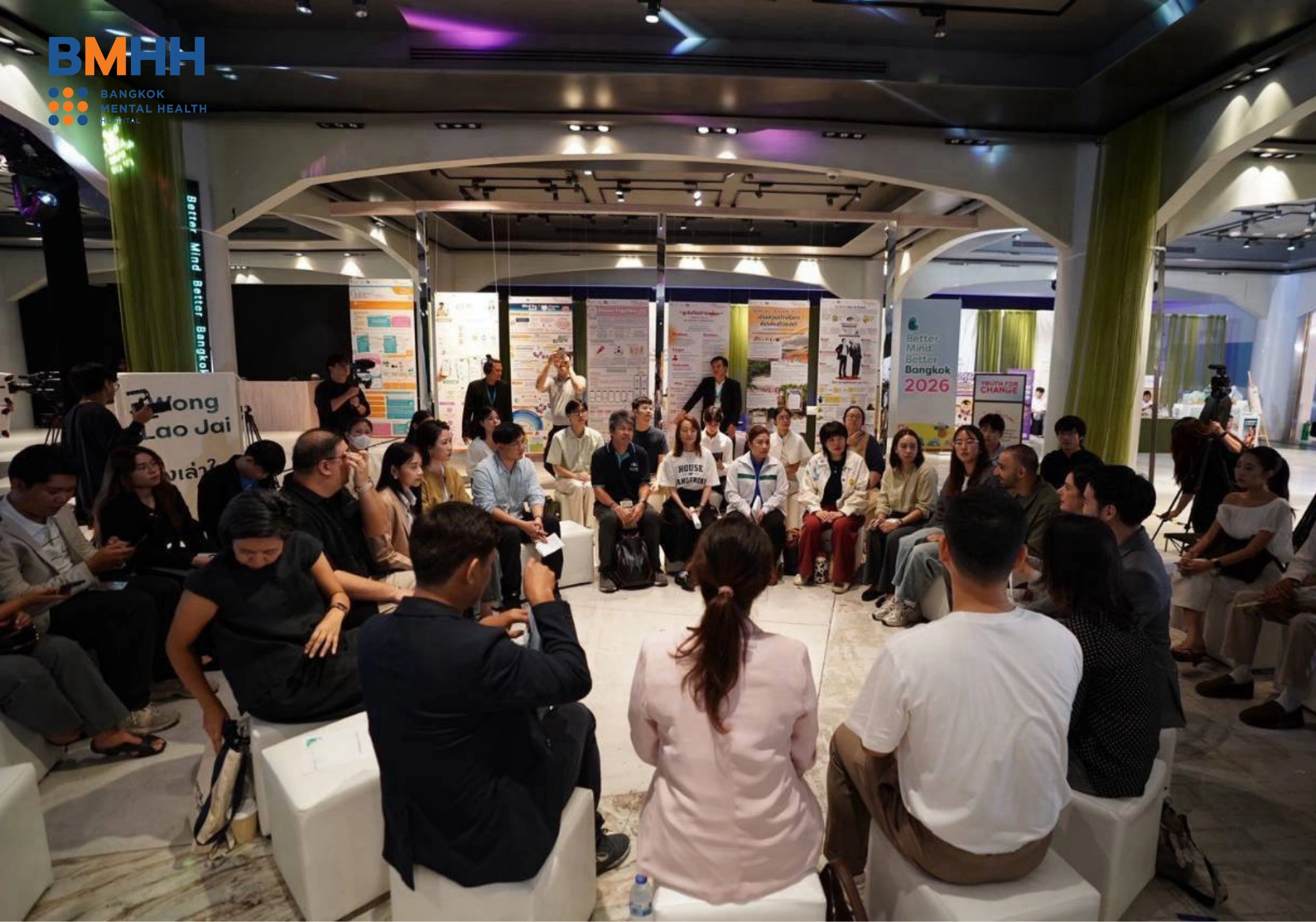 ผู้เข้าร่วมวงเล่าใจนั่งล้อมวงสนทนาในงาน Better Mind Better Bangkok 2026